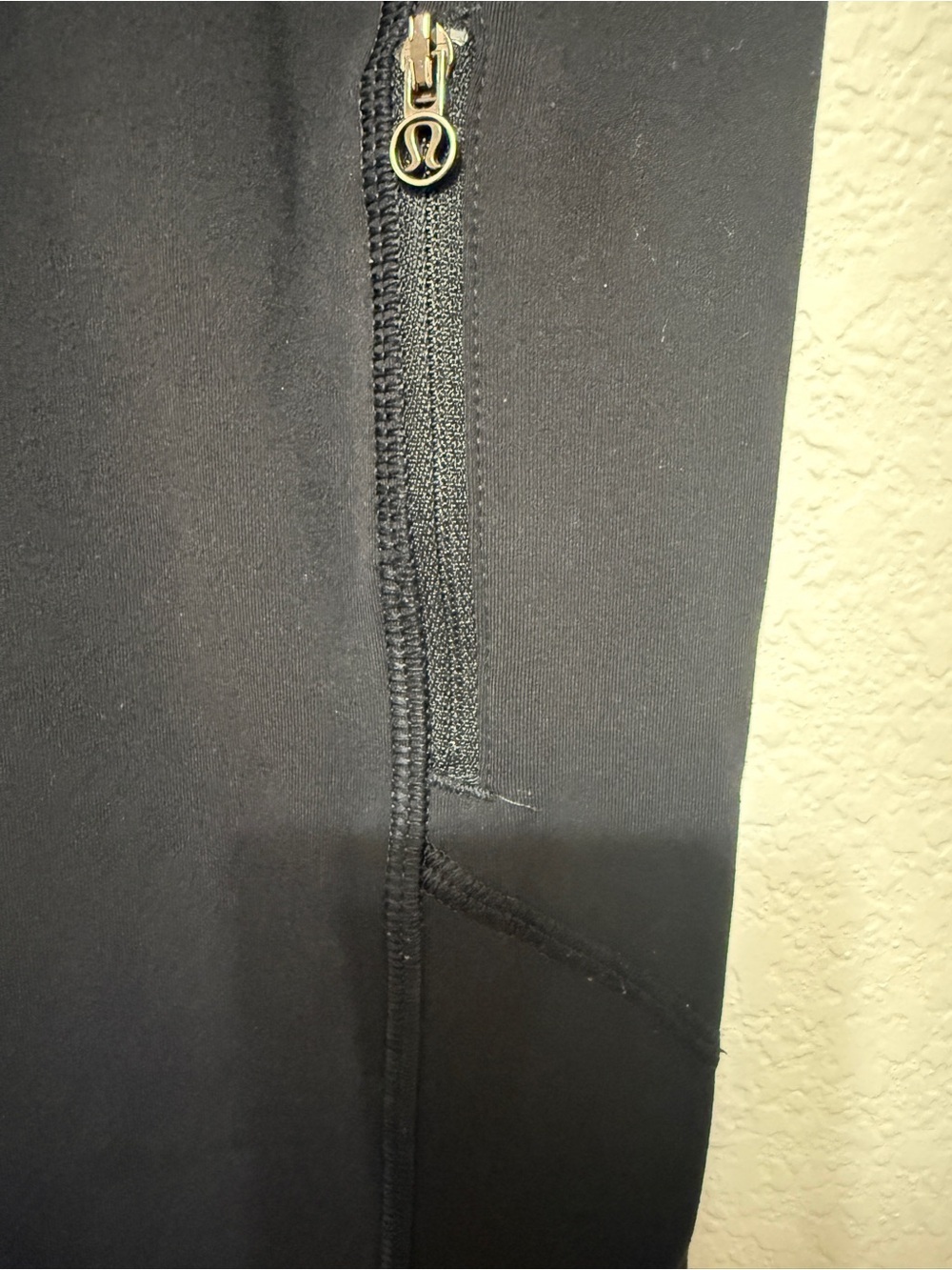 Lululemon| Black Studio Flare Yoga Pants Size 4 Zip Pockets Athletic - Picture 9 of 9